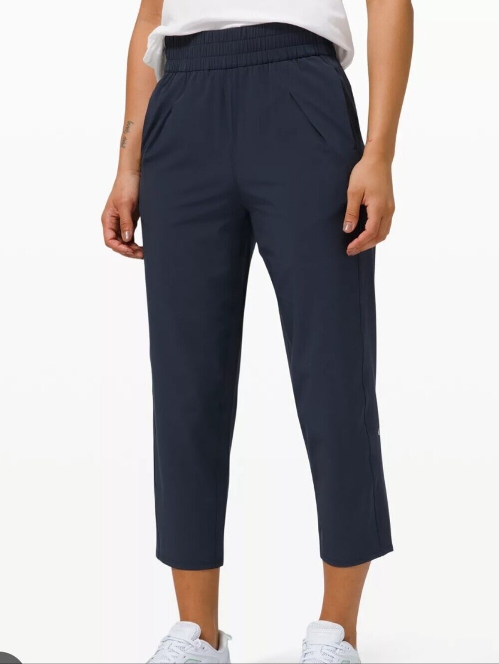 Lululemon Ease Back In Mid Rise Cropped Pant True Navy Size 6 Casual